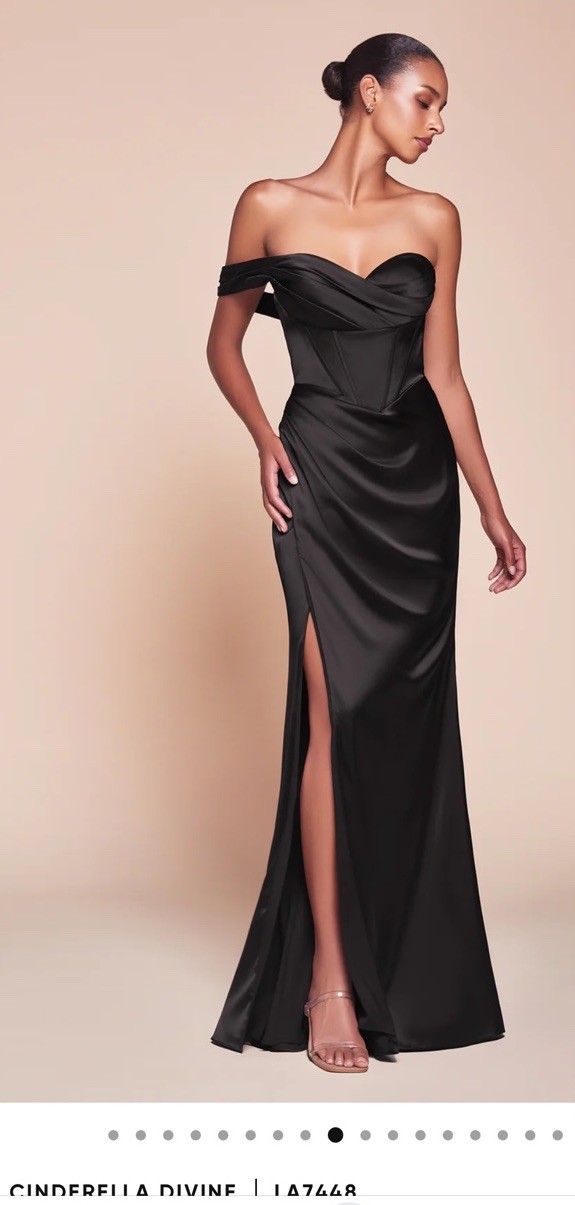 Ladivine by Cinderella Divine Black Off Shoulder Sexy Formal Gown Size 4