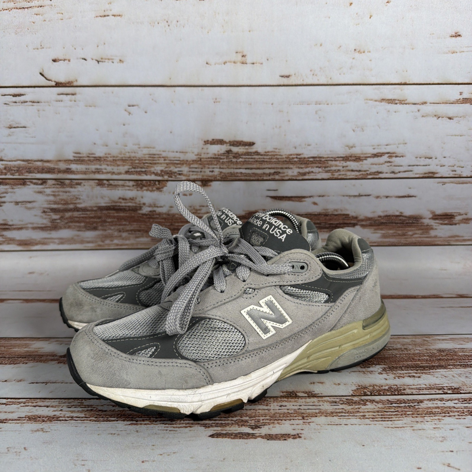 New Balance 993 Size 10 Men’s Grey White Suede Mesh Sneakers Used