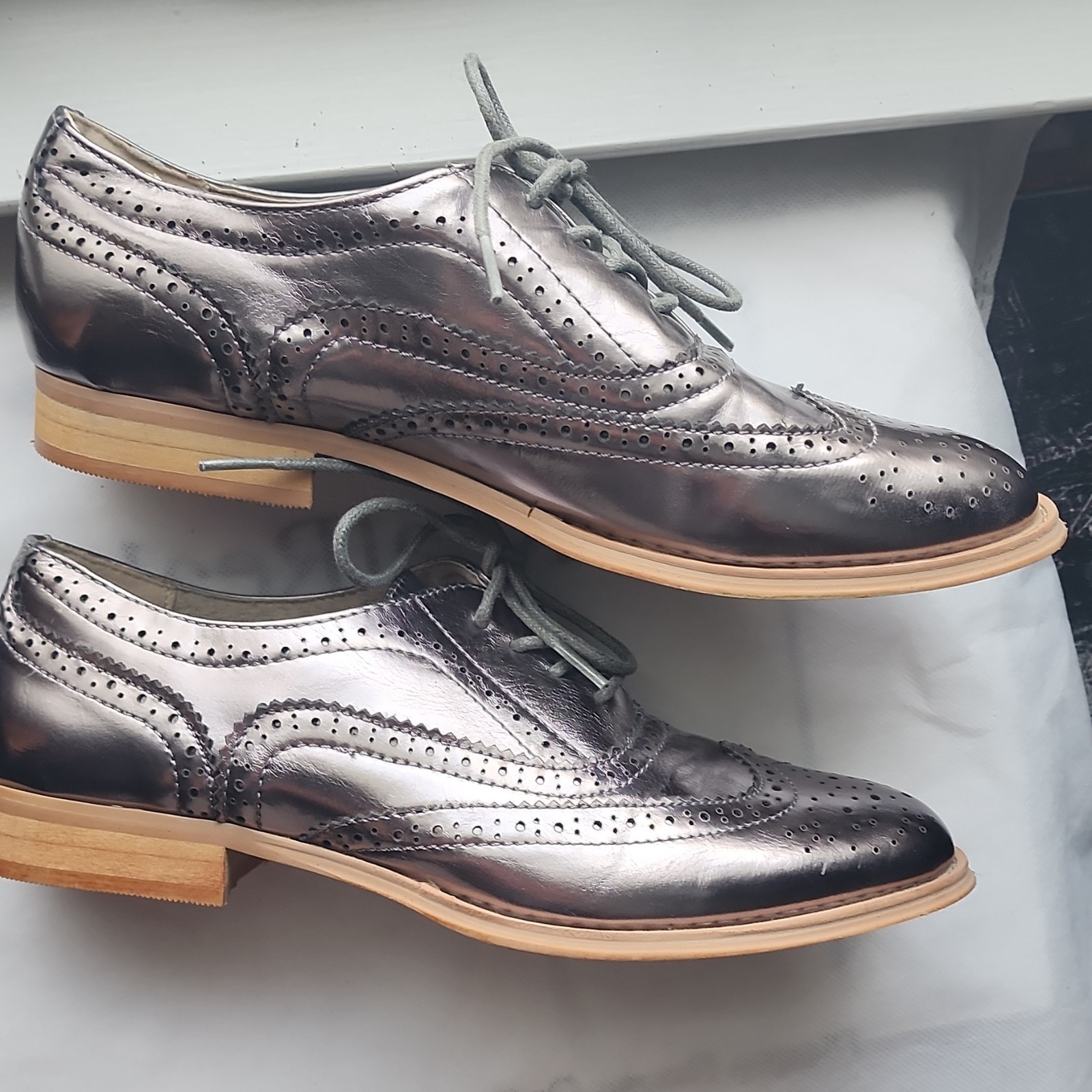 Wanted Silver Wingtip Brogue Lace Up Flats Synthetic PU Upper US Size 8.5