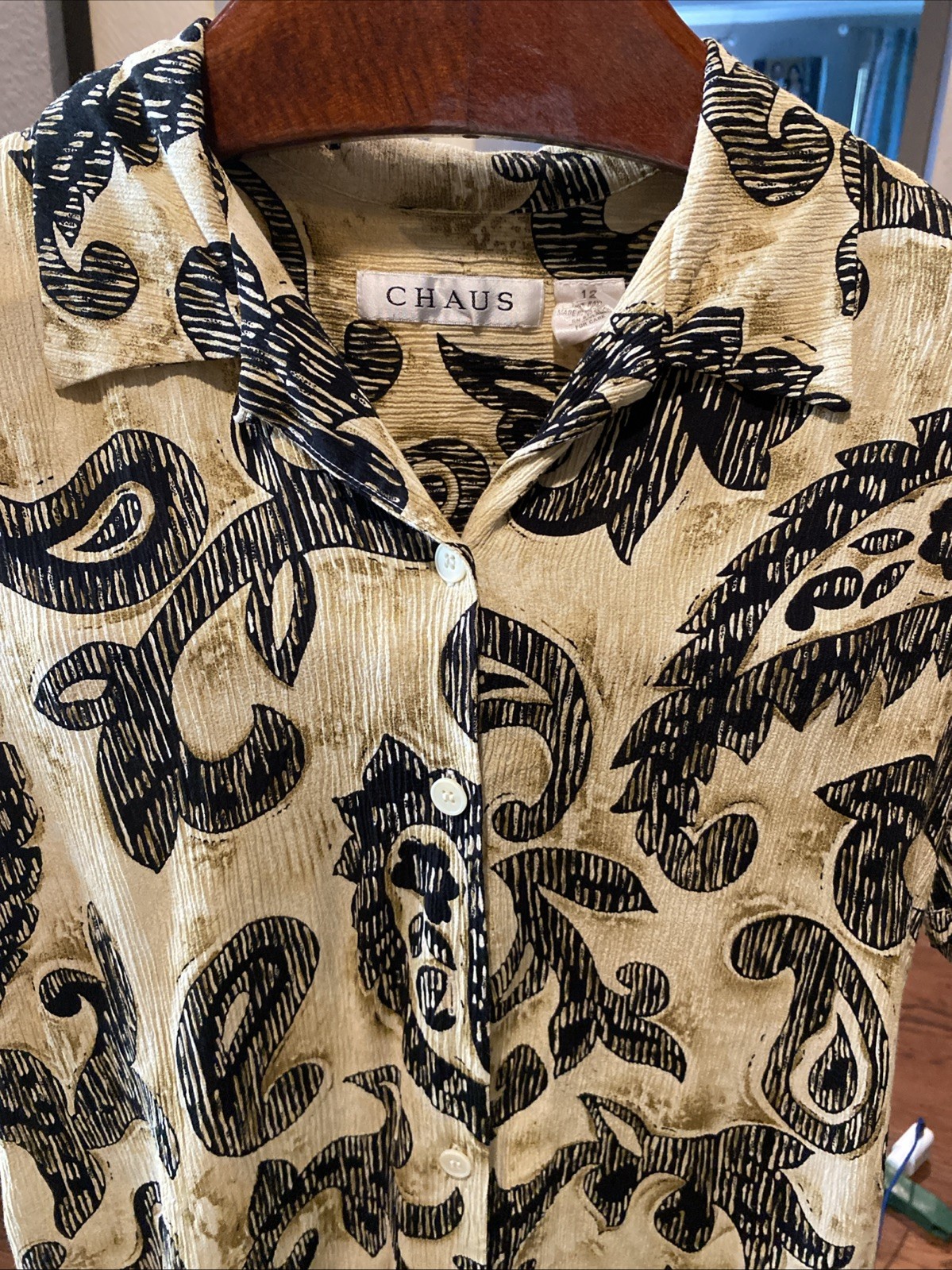 VTG CHAUS Cream button up short sleeve Shoulder Padded Collared Classy Blouse