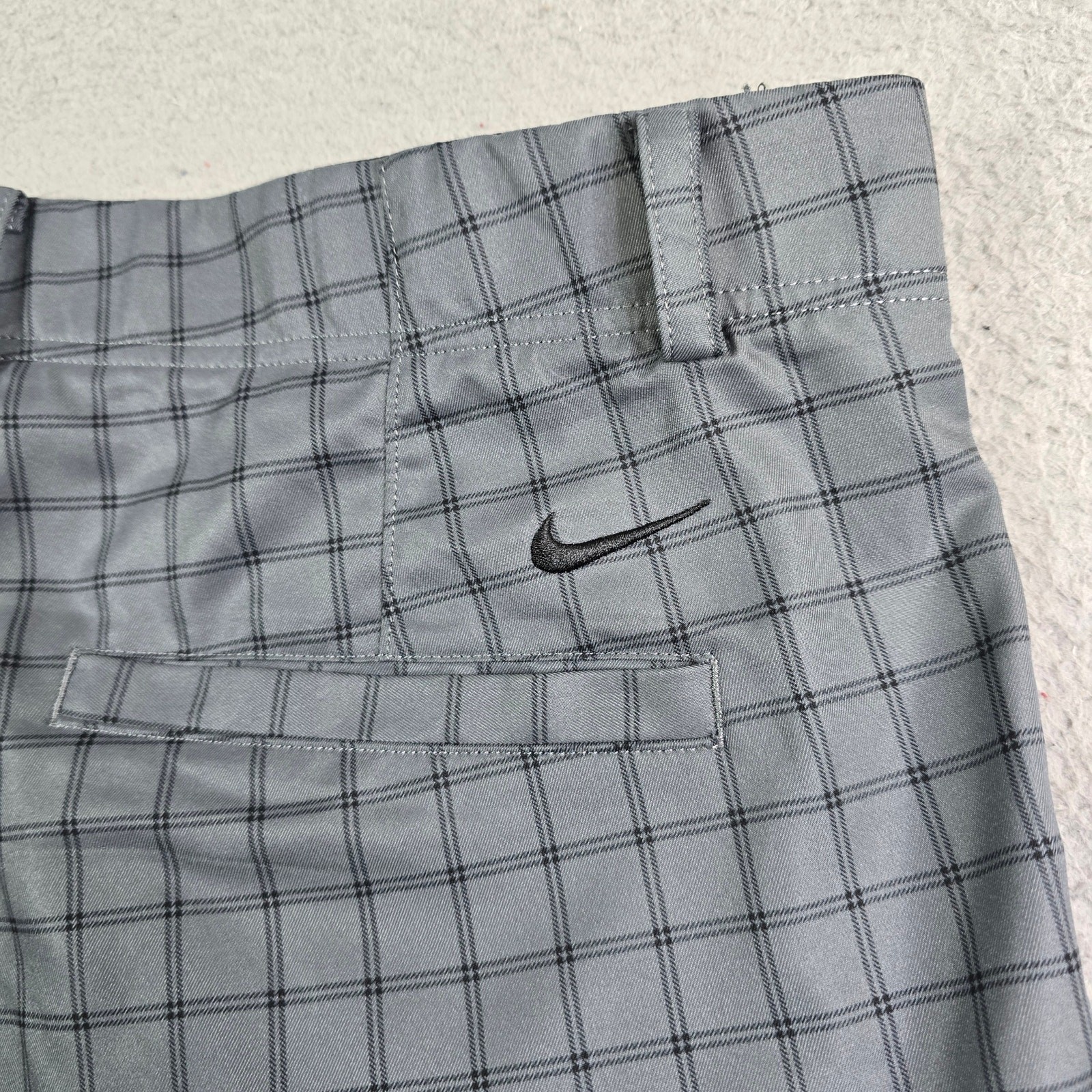 Nike Dri-Fit Golf Shorts Men’s 42 Gray Striped Casual Elastic Waist Comfort