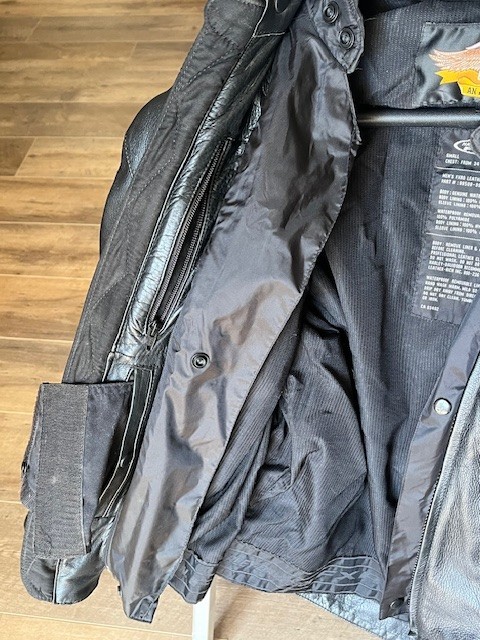 “03Harley Davidson FXRG Triple Vent System Leather Jacket w/Zip Out Liner Size S