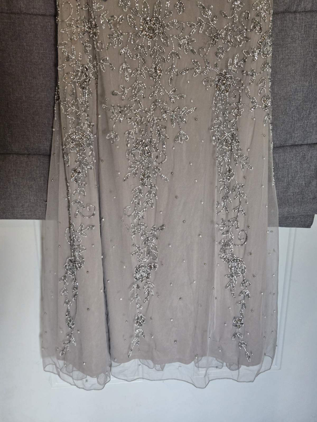 $269 Pisarro Nights Evening Gown Maxi Beaded V Neck Size 8 Silver