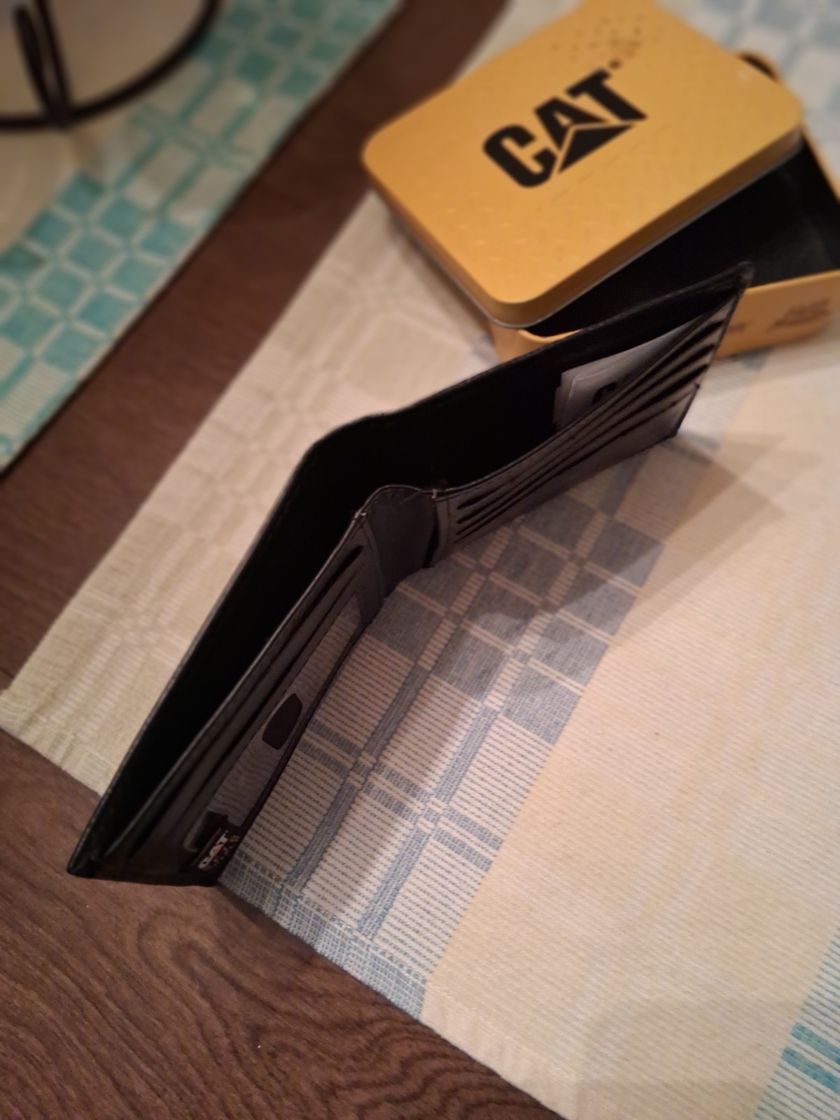 CAT Men’s Black Solid Bifold Wallet, RFID Blocking Credit Card Holder Type