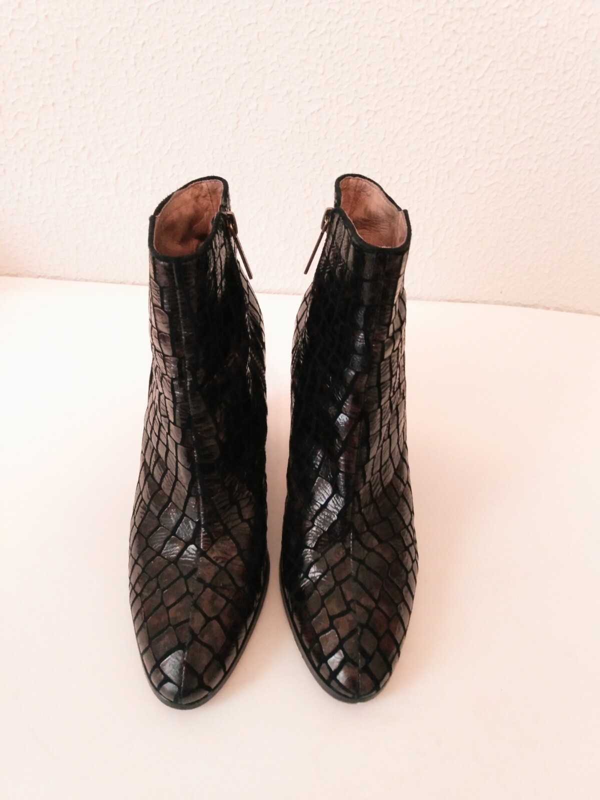 Donald J PLiner Swift Burgundy Black Croc Faux Leather Ankle 3 3/4″ Boots 9 M