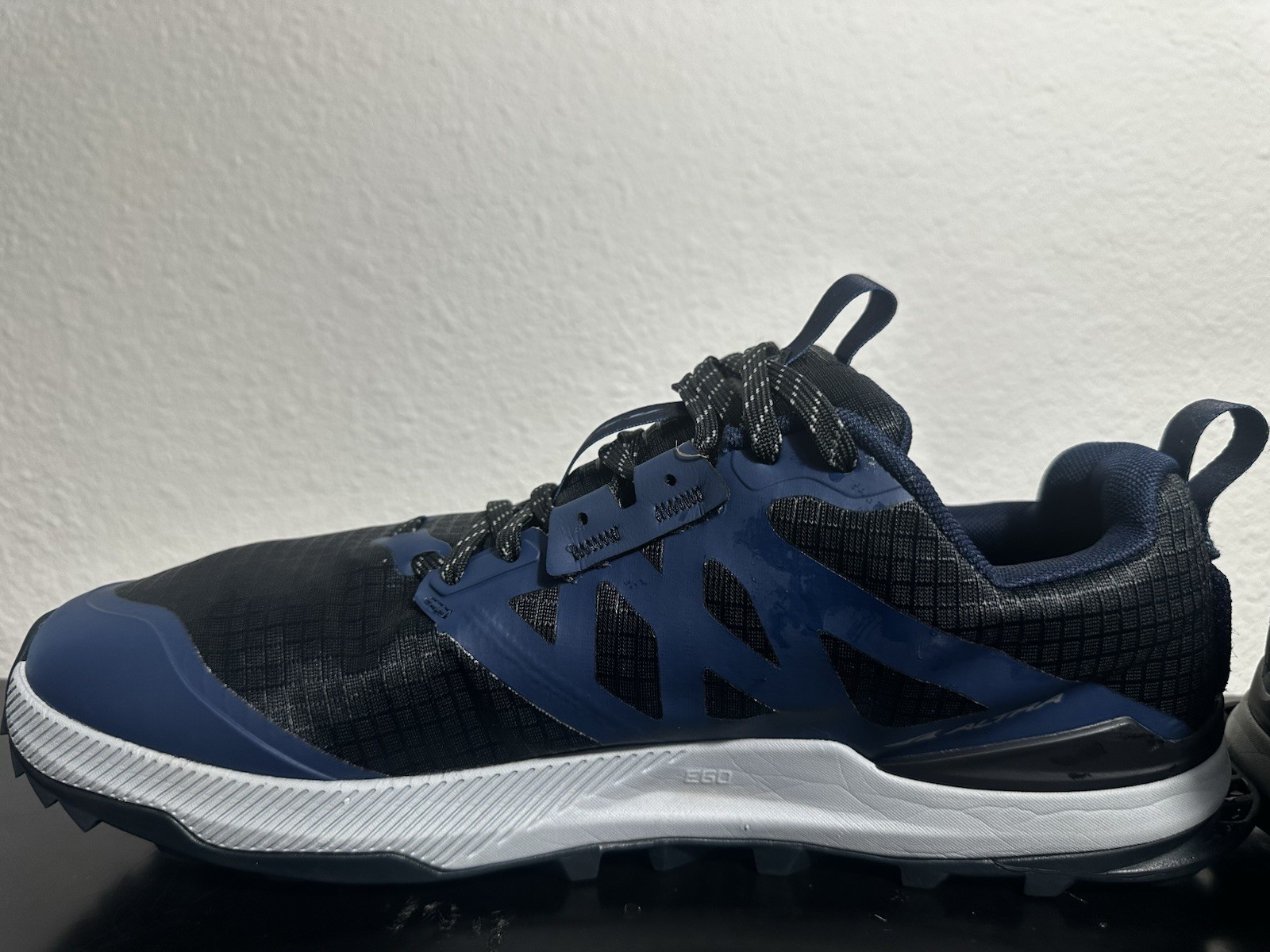 Altra Lone Peak 8 Men’s Trail Running Shoes, Navy/Black, Size 10.5