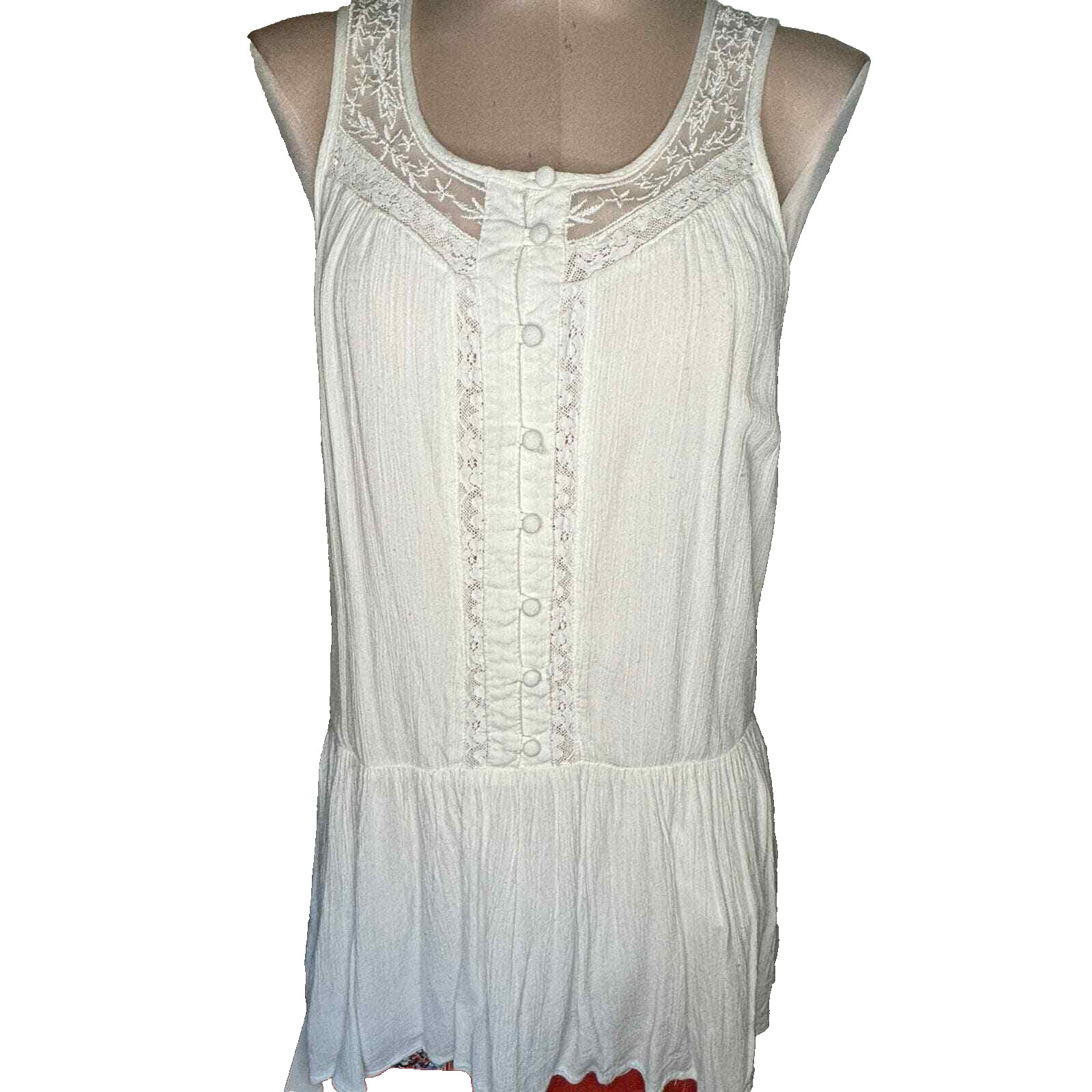 Kimchi Blue Women’s XS Urban Outfitters White Dress 100% Rayon Buttons Lace