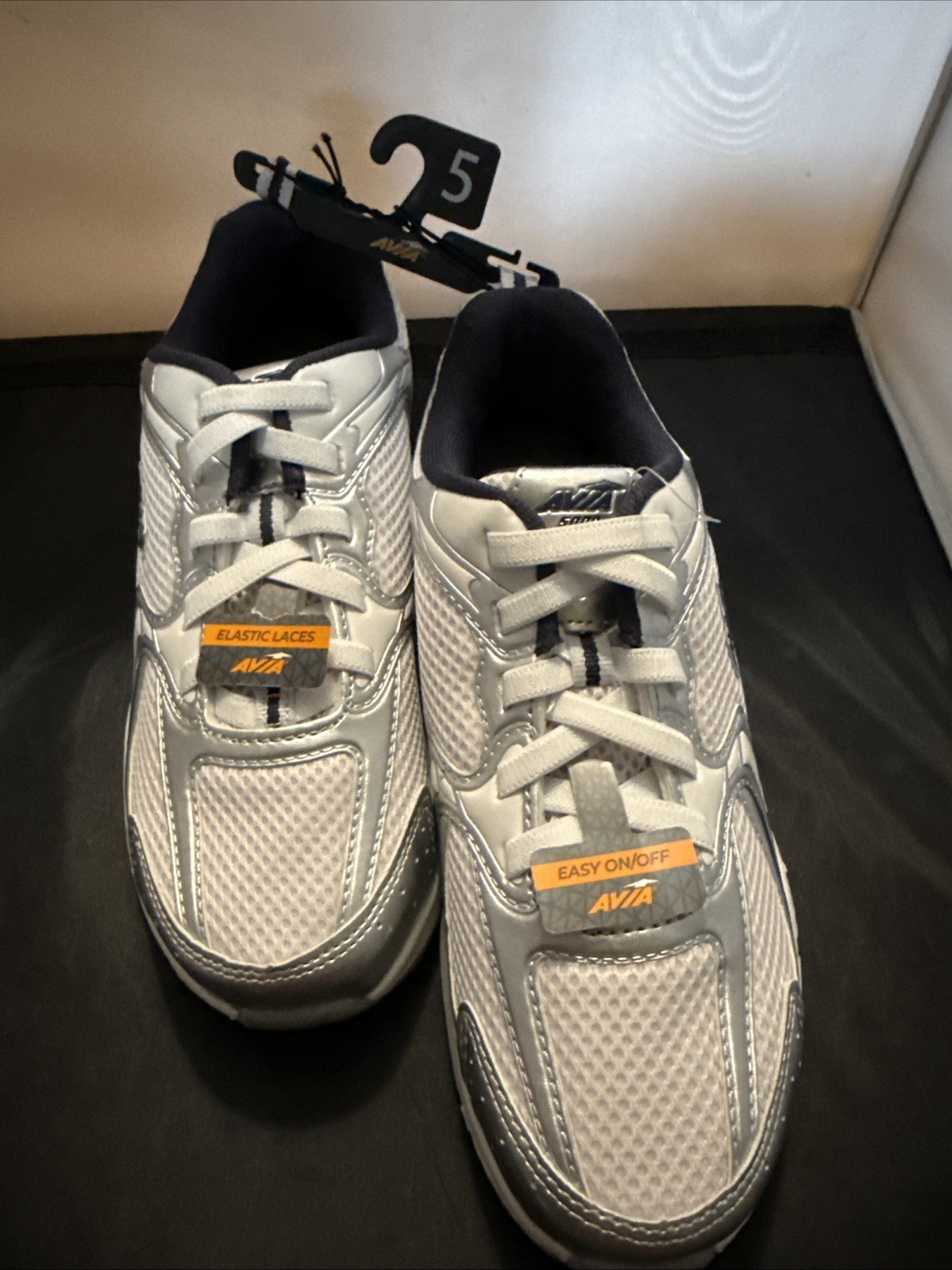 Avia 5000 Performance Sneakers Boys Size 5 Elastic Laced Brand New