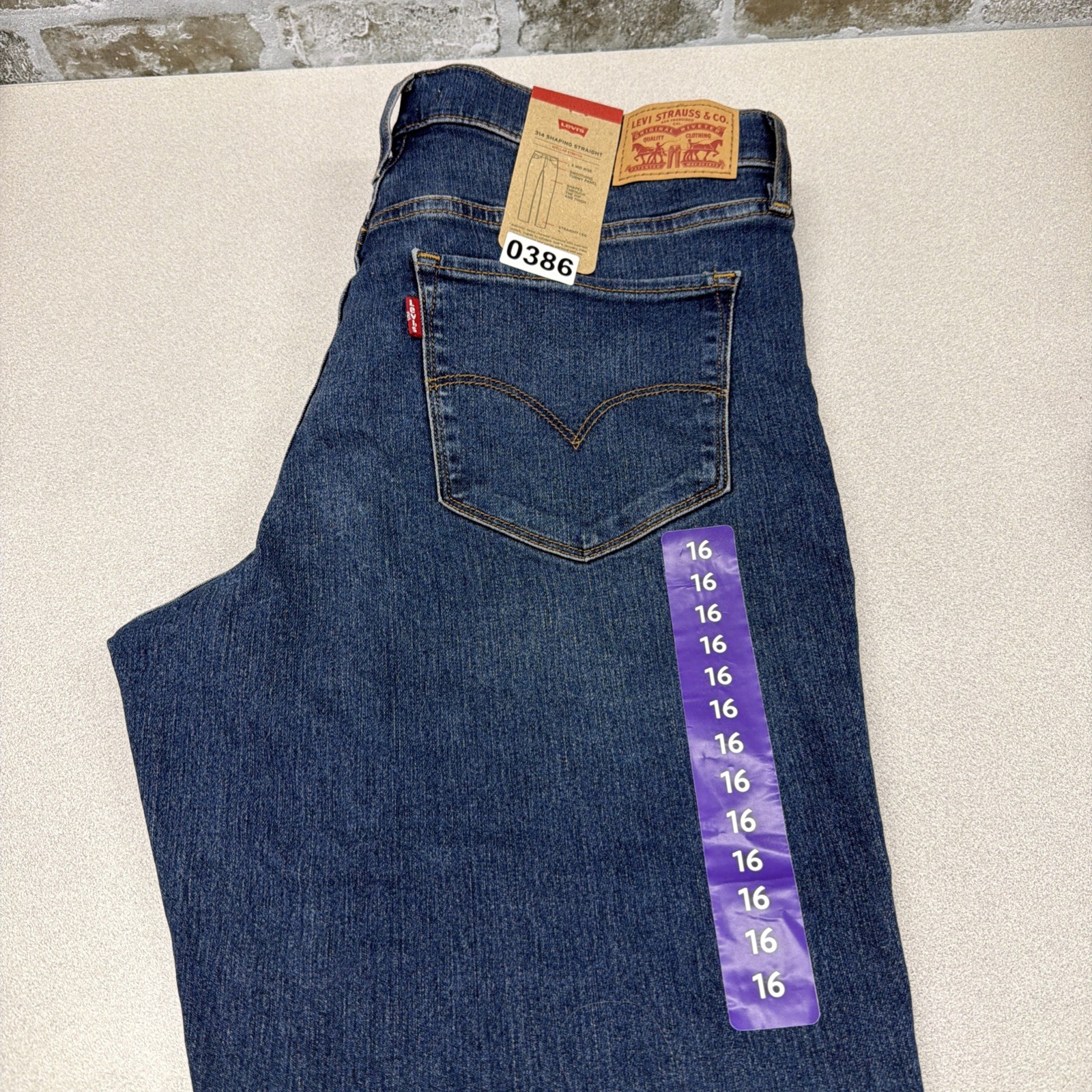 Levi’s 314 Shaping Straight Leg jeans Size 33×32, Blue Denim