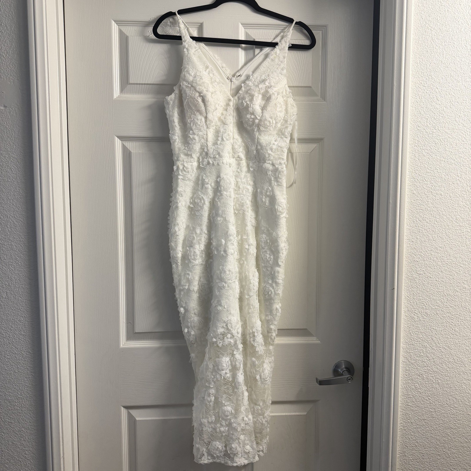 XSCAPE White Dress With 3D Floral Lace Size 6