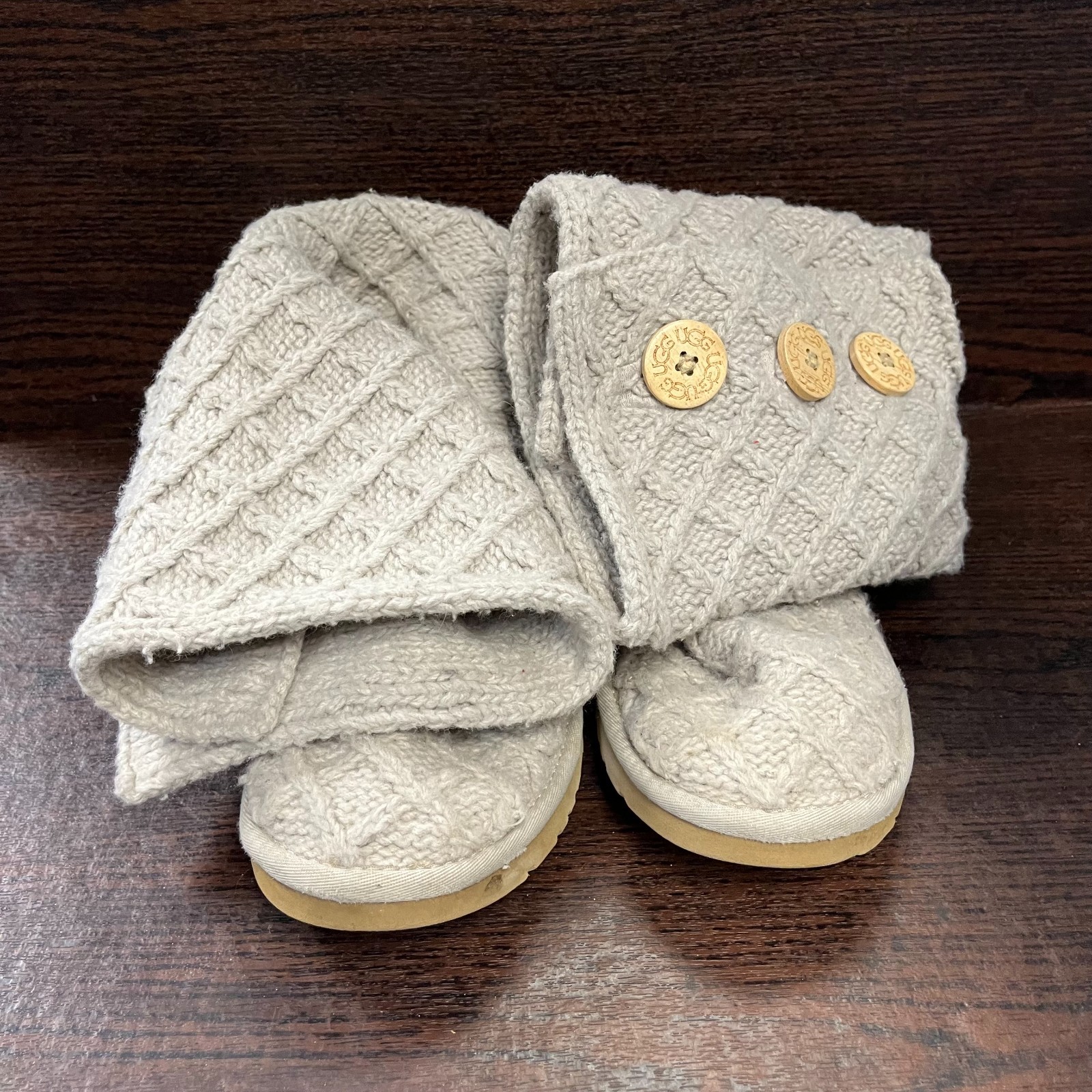 UGG Women’s Winter Boots Size 9 Oatmeal Beige 3066 Cardy Cable Knit 3 Button