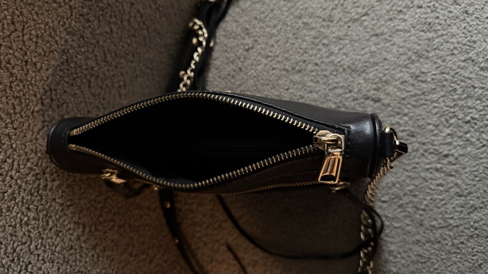 Rebecca Minkoff Black Crossbody Bag Gold Hardware Chain Strap Zip Pockets