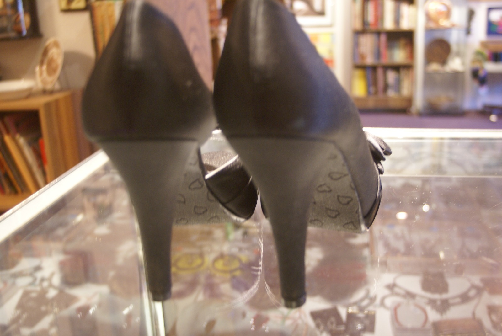 Michaelangelo black satin open toe high (3in and up) pumps with bow size 10 M
