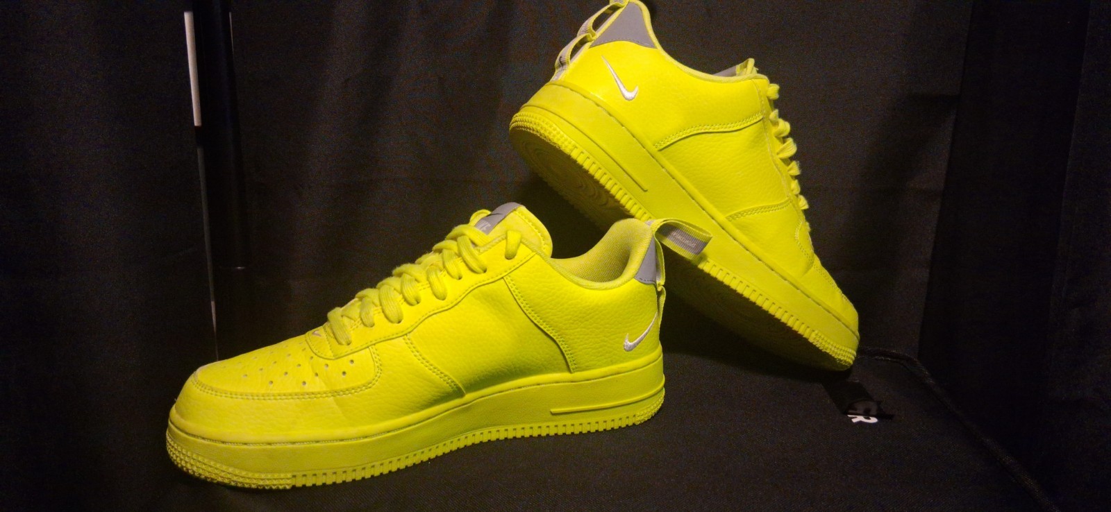 Nike Air Force 1 ’07 LV8 Utility “Volt” (AJ7747-700) Men’s Size 7.5 – Rare 2018