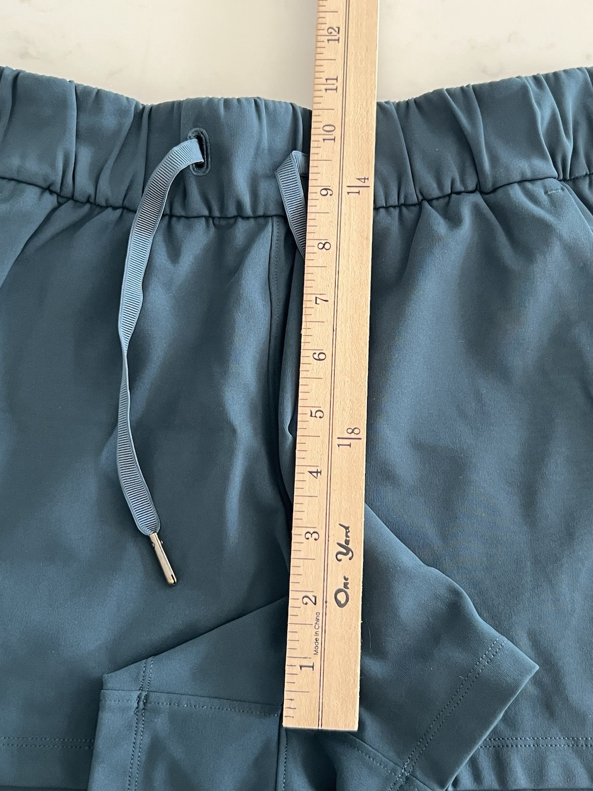 Lululemon On the Fly Shorts Submarine Size 4 Athletic Casual 2.5” Inseam
