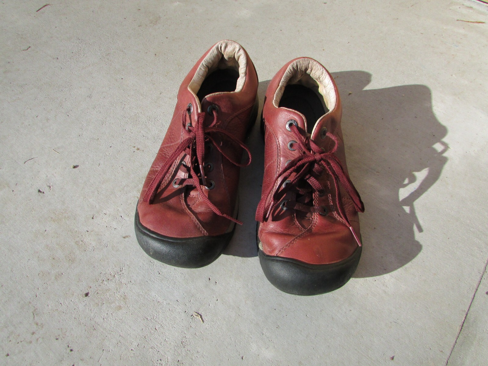 Keen Red Leather Oxford Laced School Walking Shoes Size 8 (38.5) 5322-MBRN