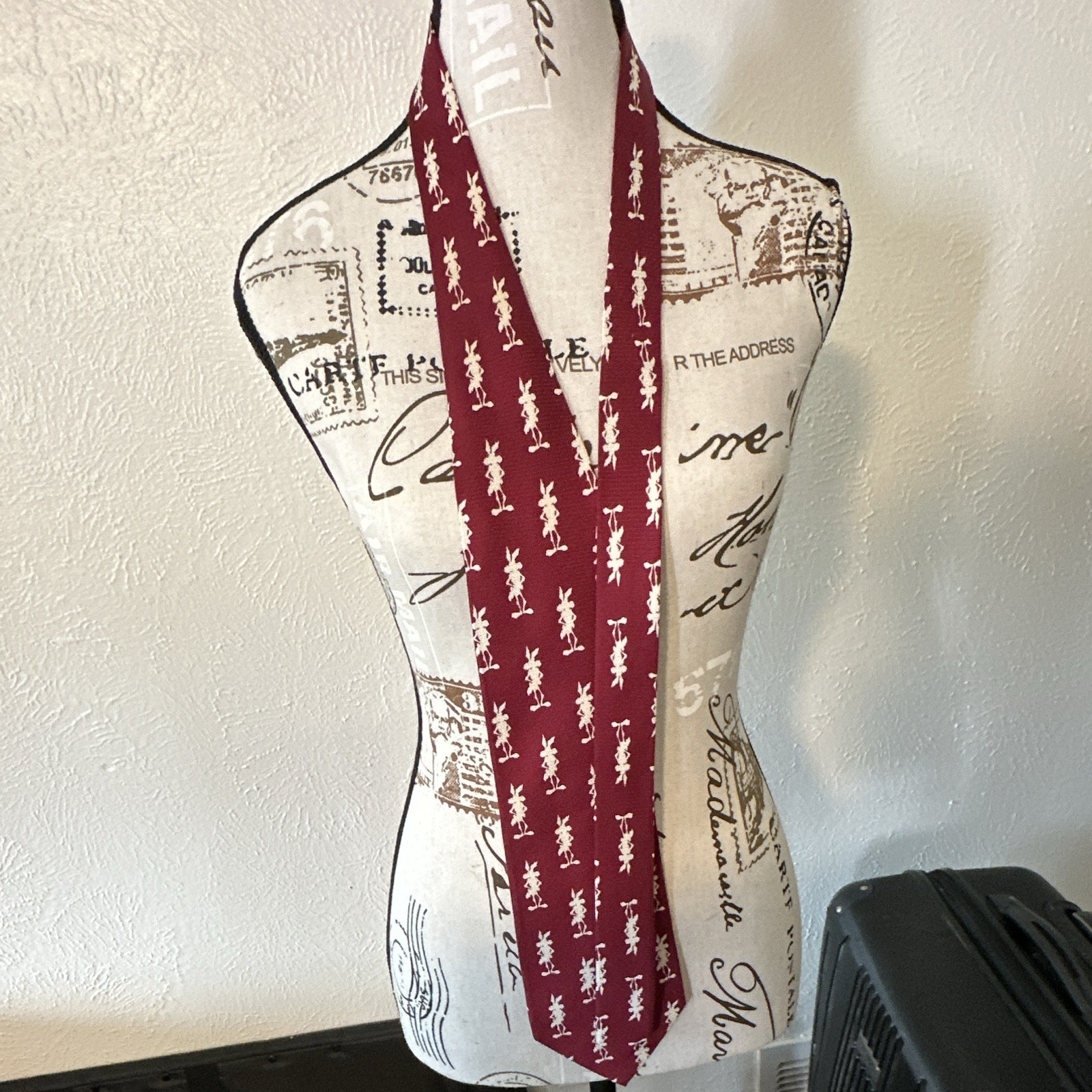 Warner Bros. Bugs Bunny Burgundy & White 100% Silk Novelty Pointed Tie Woven