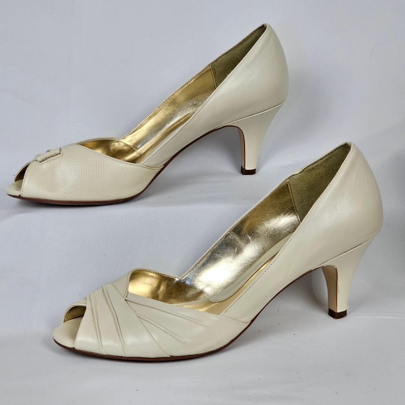Womens 8.5M Cream Gold Open Toe Formal Business Casual Office 3″ Pump Heel Shoe