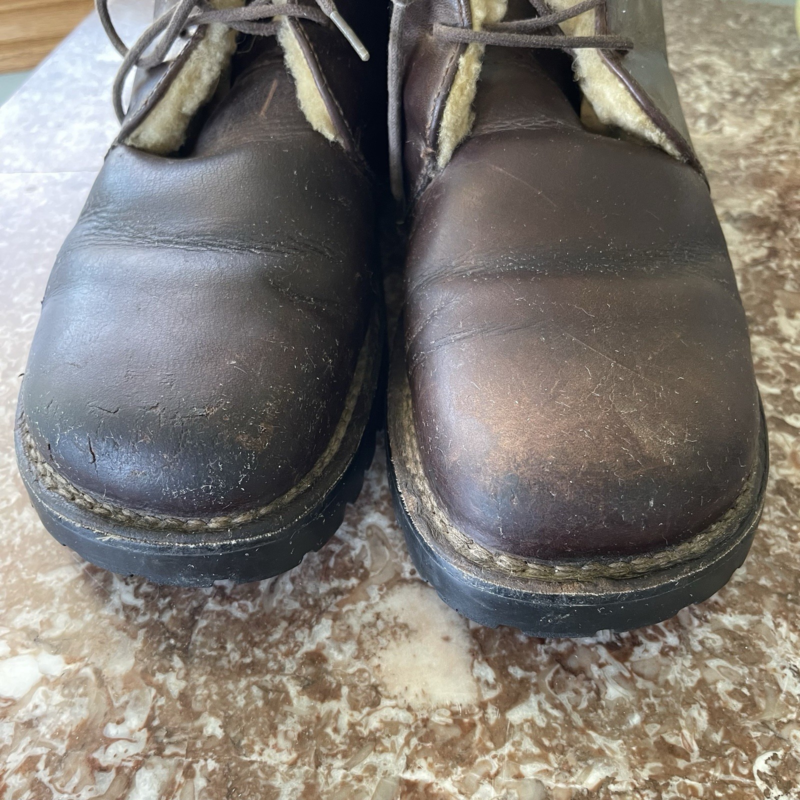 UGG Australia Brown Leather Shearling Lined Chukka Boots Men’s Size 10 US