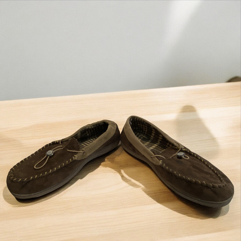 Men’s House Shoe/Slipper, XL, Loafer Style, Rubber Sole, Adjustable for Width