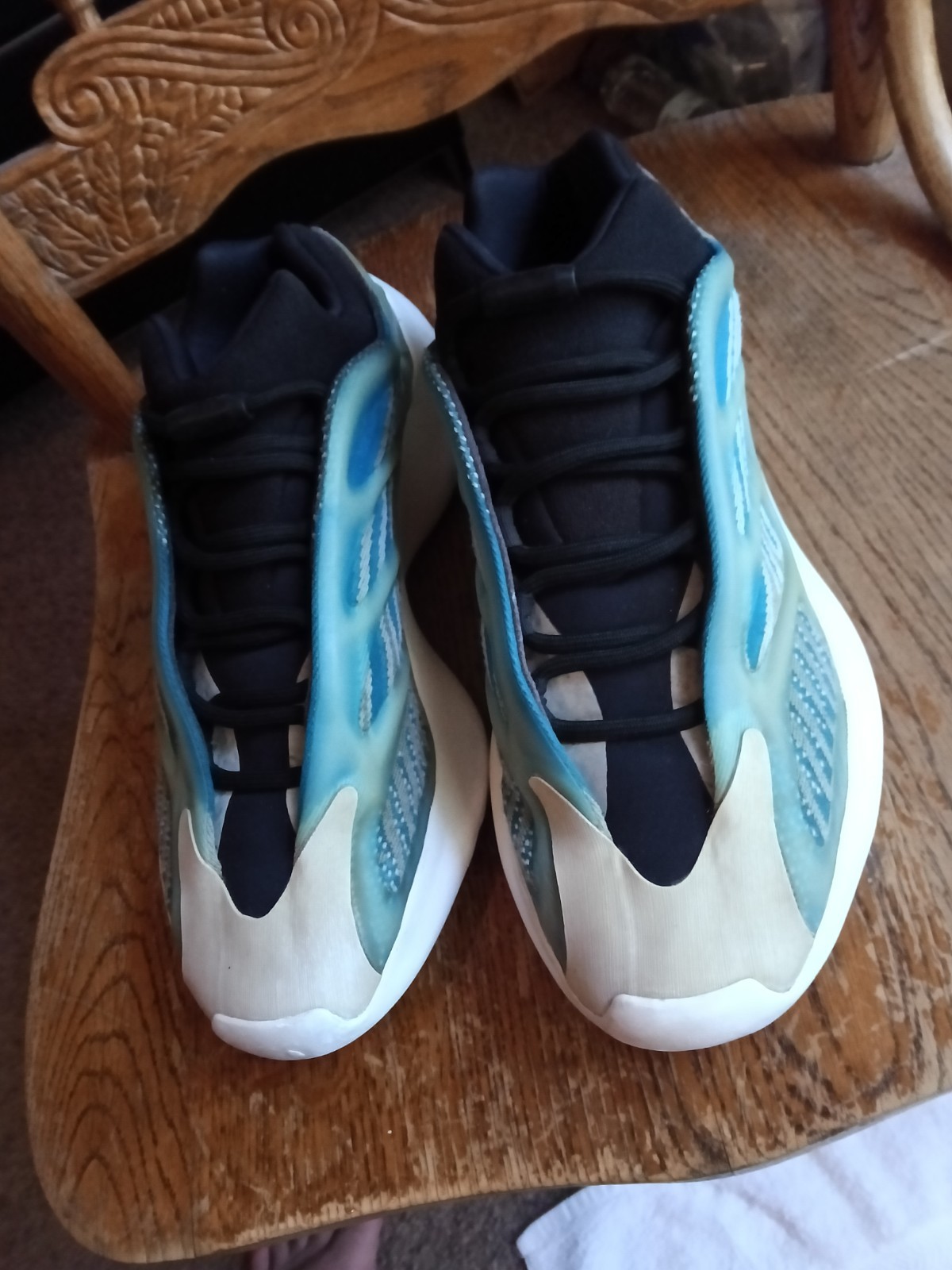Size 10 – adidas Yeezy 700 V3 Arzareth