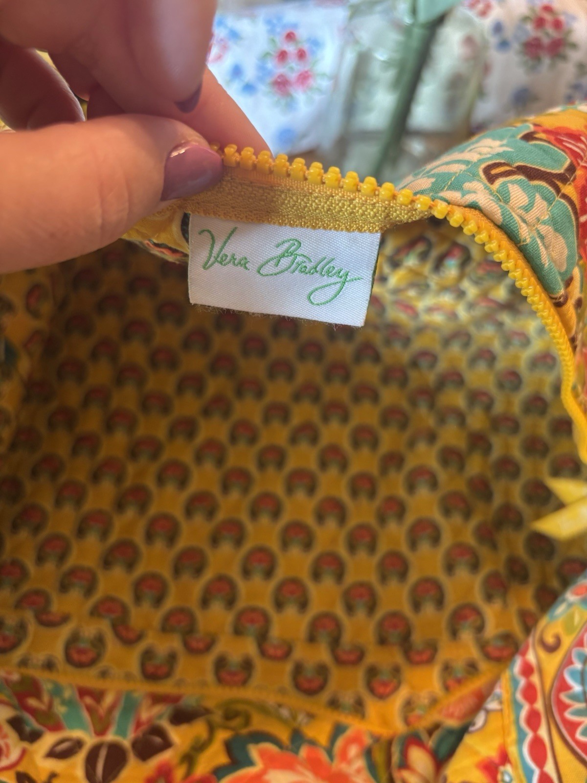 Vera Bradley Multicolor Floral large duffel with Shoulder Strap, Zip Closure