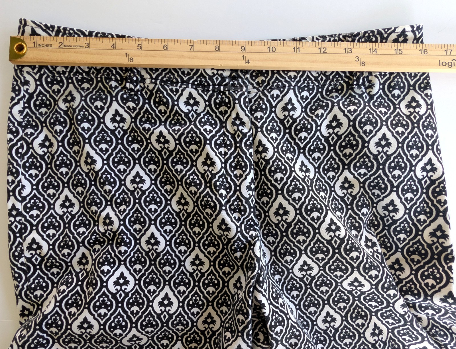 WORTHING STRETCH Sz 14 Black White Geo Cotton Stretch Capri Pants EUC