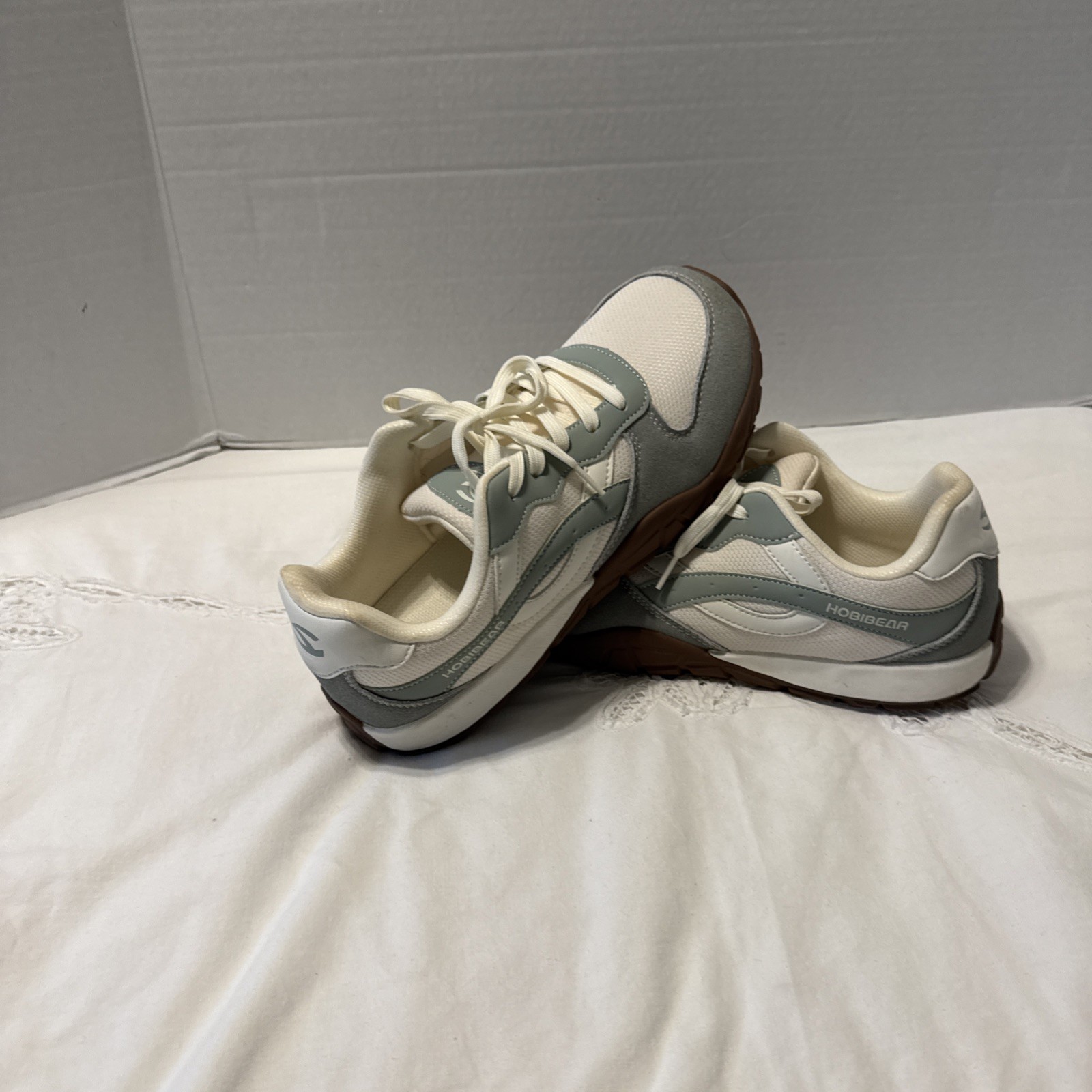 Hobibear Barefoot Sage Green & White Wide Toe Box Sneaker Size 43 M9.5/10 W11/12