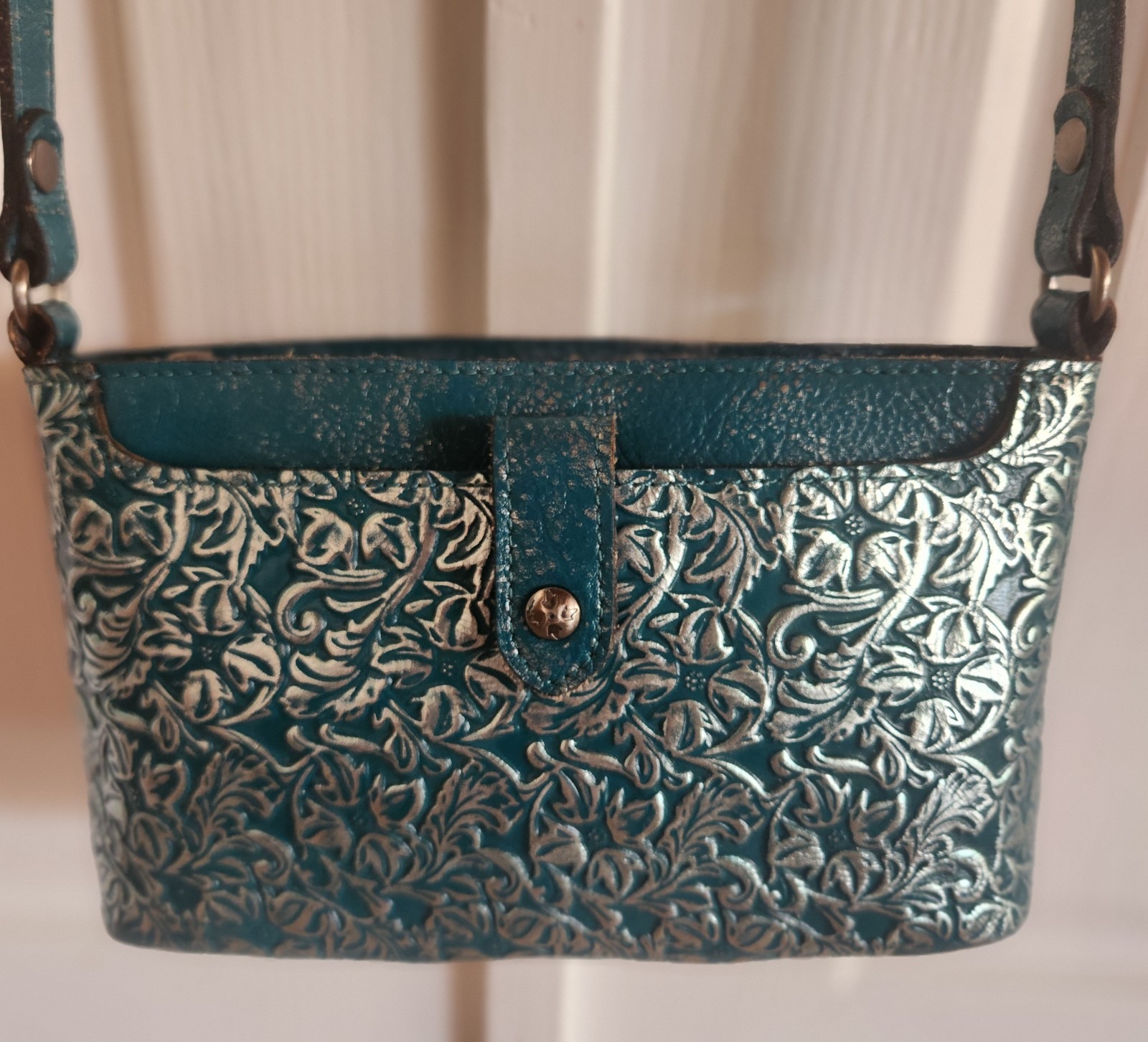 Patricia Nash Tooled Teal Green Silver Floral Crossbody Bag Excellent Condition!