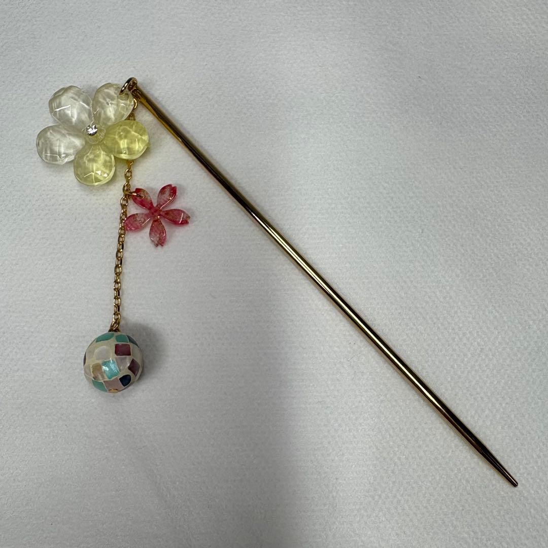 Flower & Bead Hairpin for Yukata, Traditional Hair Accessory
