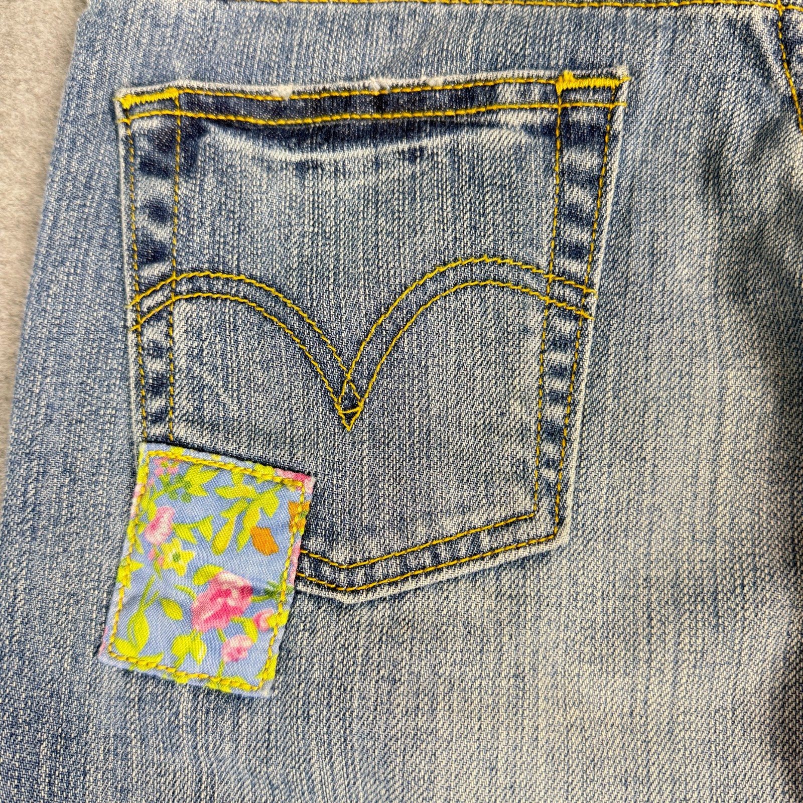 Levi’s 513 Slouch Bootcut Jeans Womens Juniors 5M Medium Wash Low Rise Denim