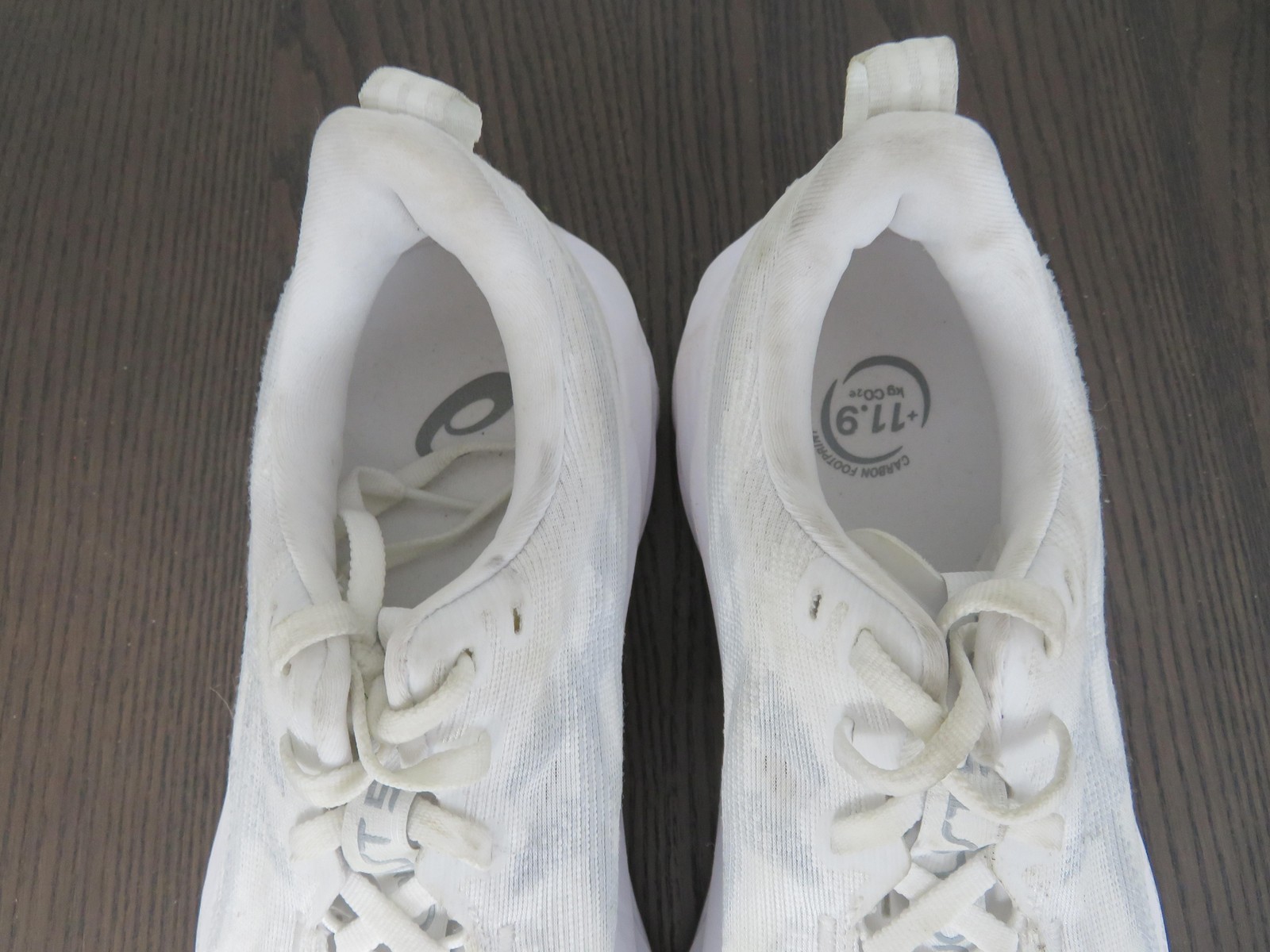 Asics Novablast 5 Shoes Womens 9.5 White Running Sneakers 1012B765 Road Gym