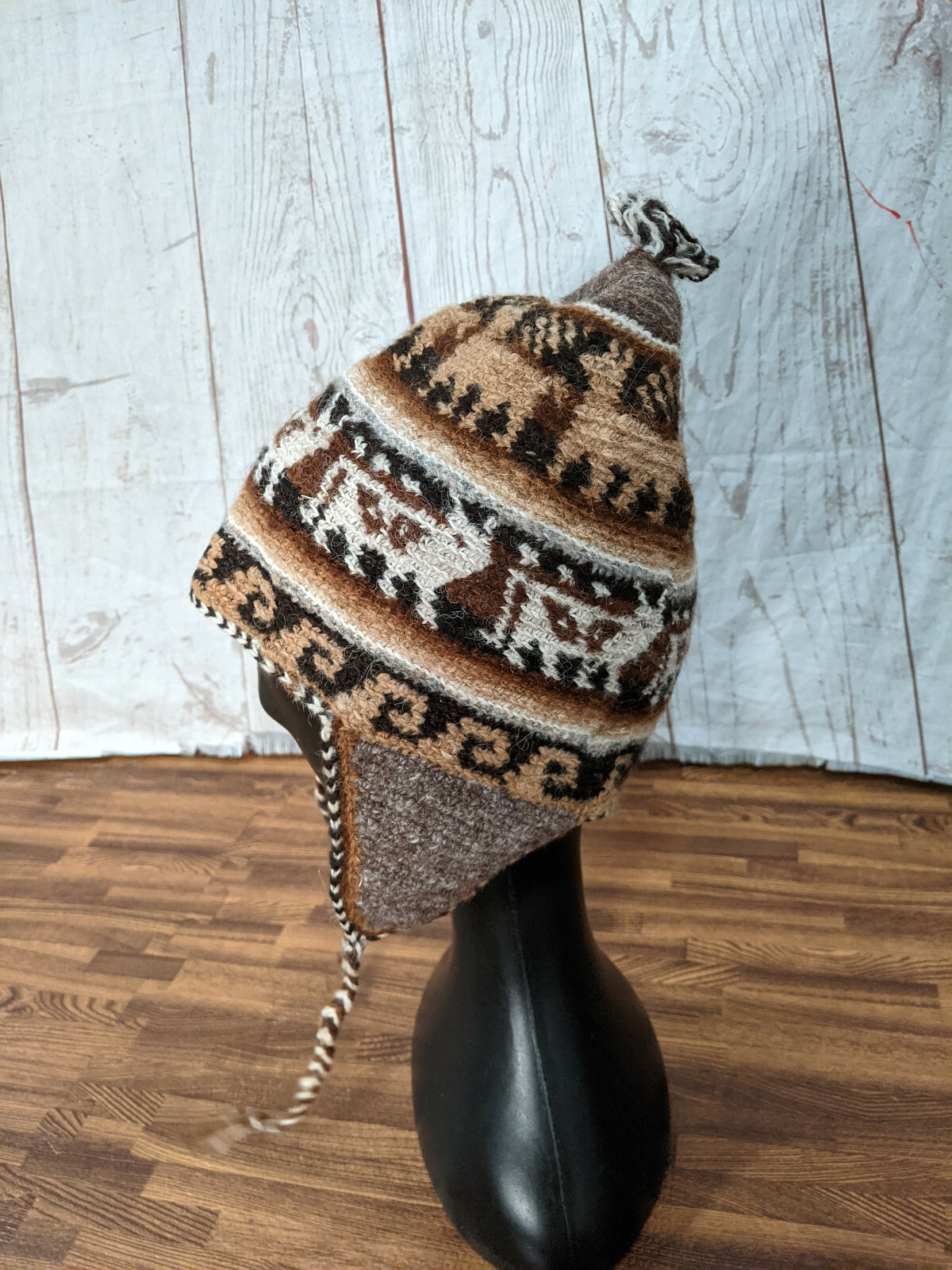 Lot of 2 – Unisex Beanie Hat One Size: 1 pcs – Brown, 1 pcs – Multicolor