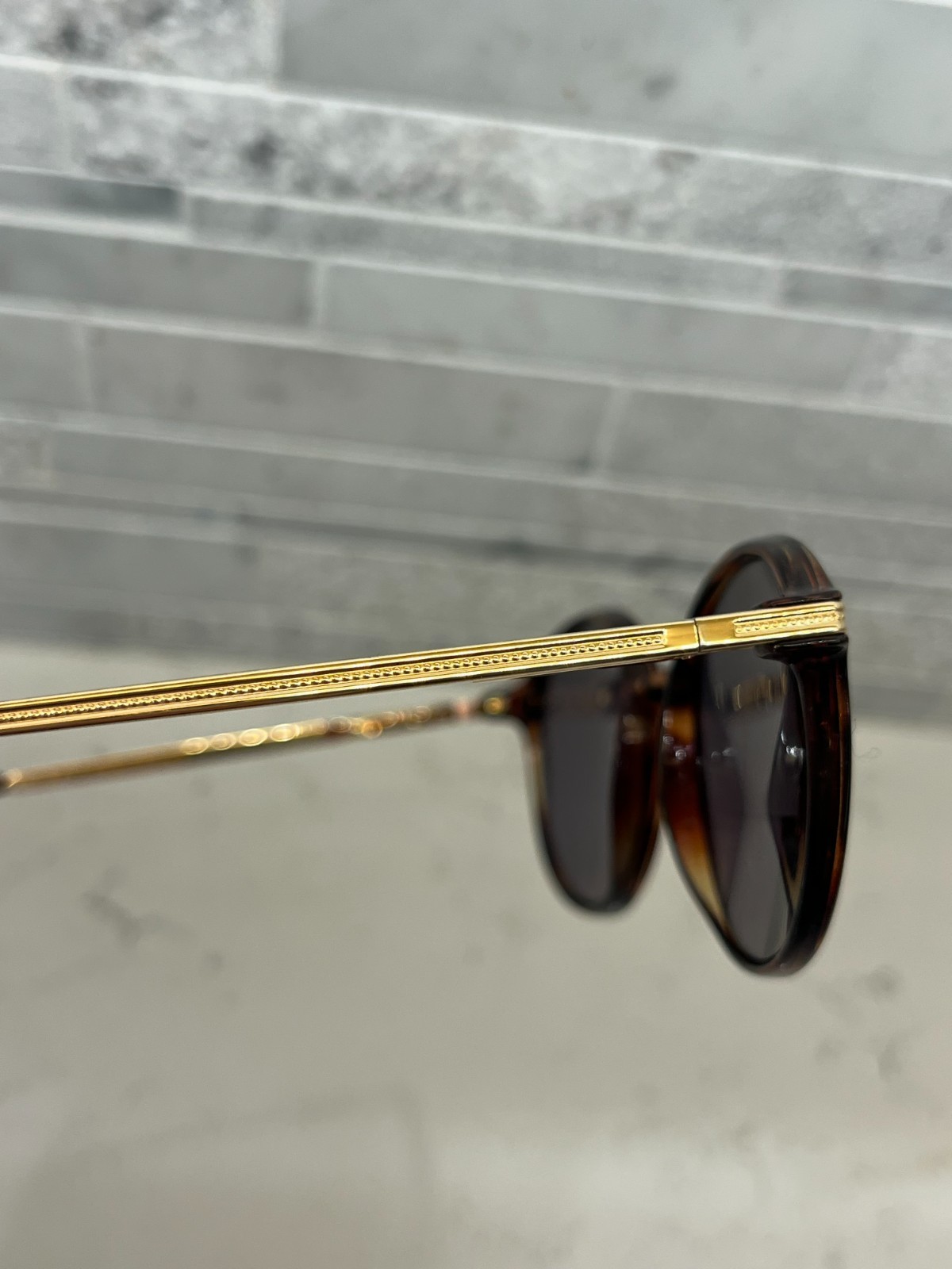 Women’s Tortoise Designer Gold Round Sunglasses UZ 978 001 130 “FRAMES ONLY”
