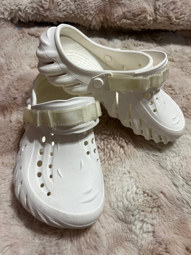 White Crocs Classic Clogs M4 W6