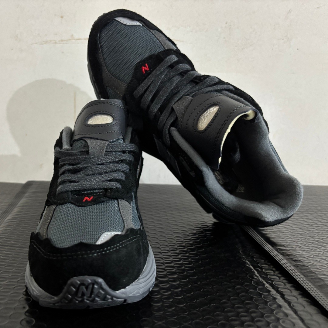 Men US 9.5 New Balance 2002R Black Grey Athletic Running Sneakers – NO BOX