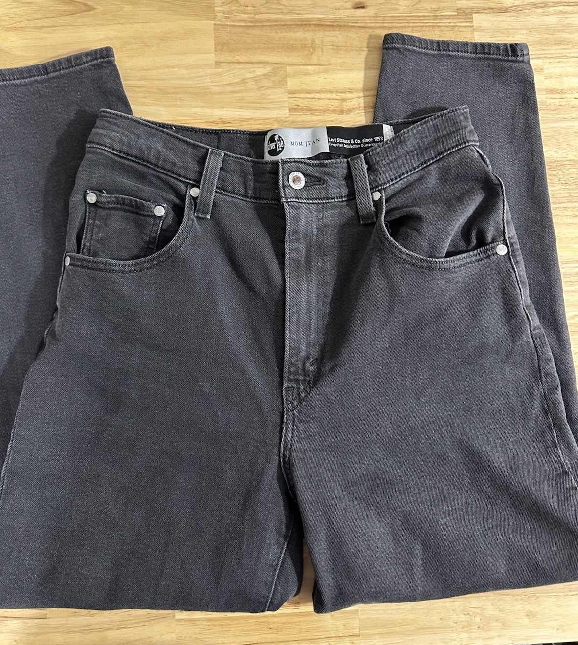 Levi’s SilverTab Women’s Gray Dark Wash High Rise Mom Jeans 5-Pocket Cotton
