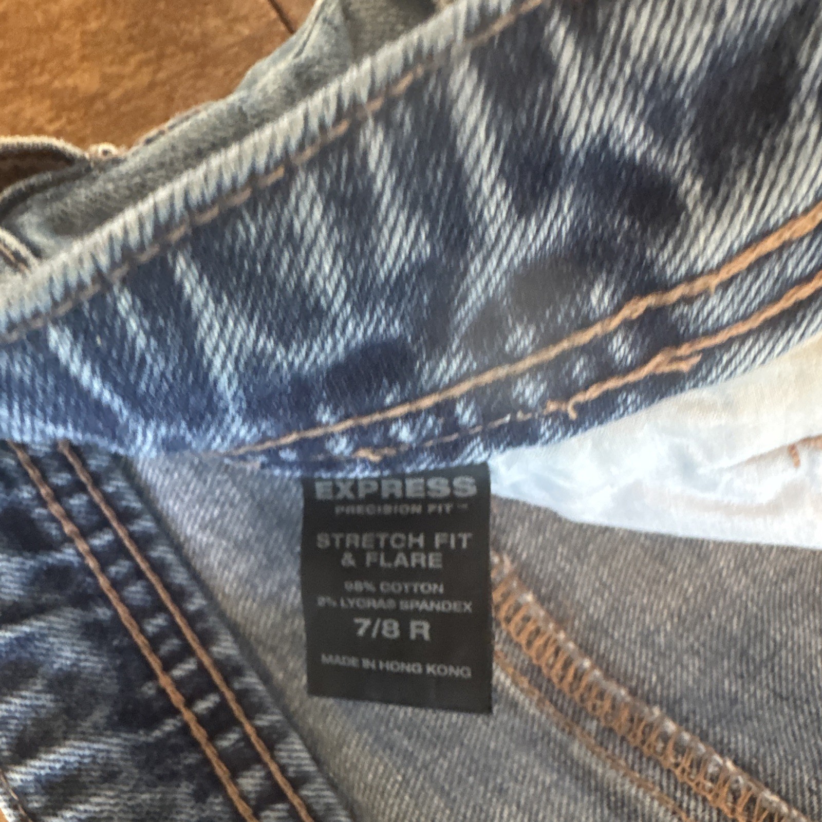 Express Precision Fit Women’s Flare Jeans Size 7/8R Blue Light Wash Mid Rise