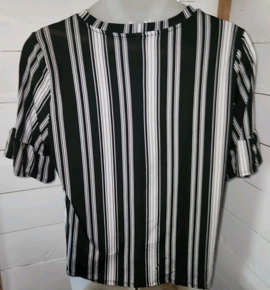Ups And Downs Blouse Size Women’s 3X Tie Front Short Ruffled Sleeves