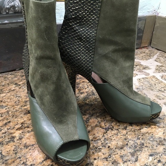 Charles David Designer Y2K leather Suede Snake embossed peep Toe Heels 6.5