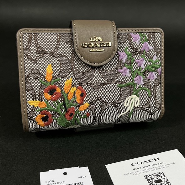 COACH Coach USA Medium Wallet Signature Floral Folded Wallet CEC32 Floral