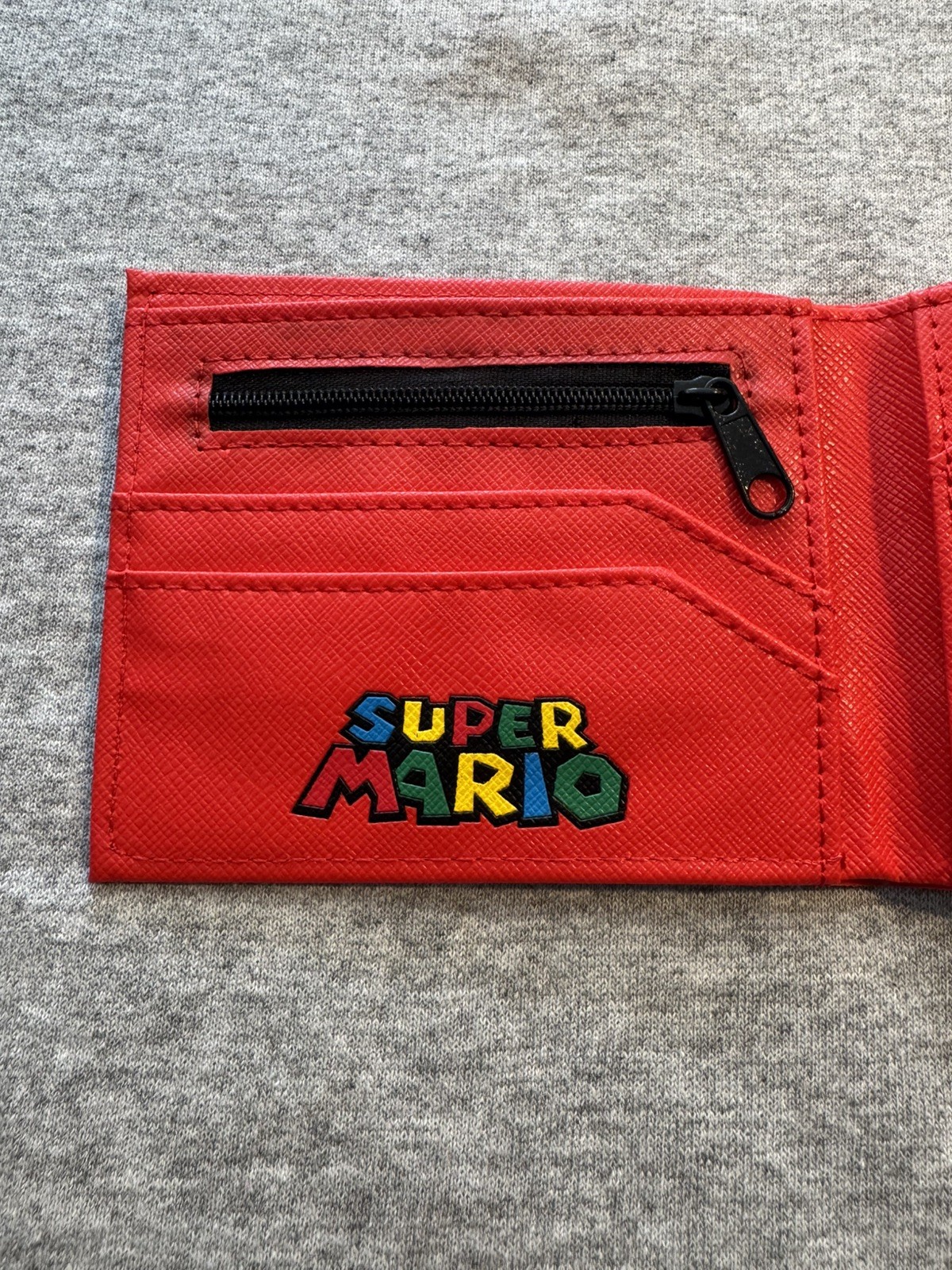 NWOT Super Mario Brothers Bifold Wallet Silicone Rubber Bioworld Game Luigi