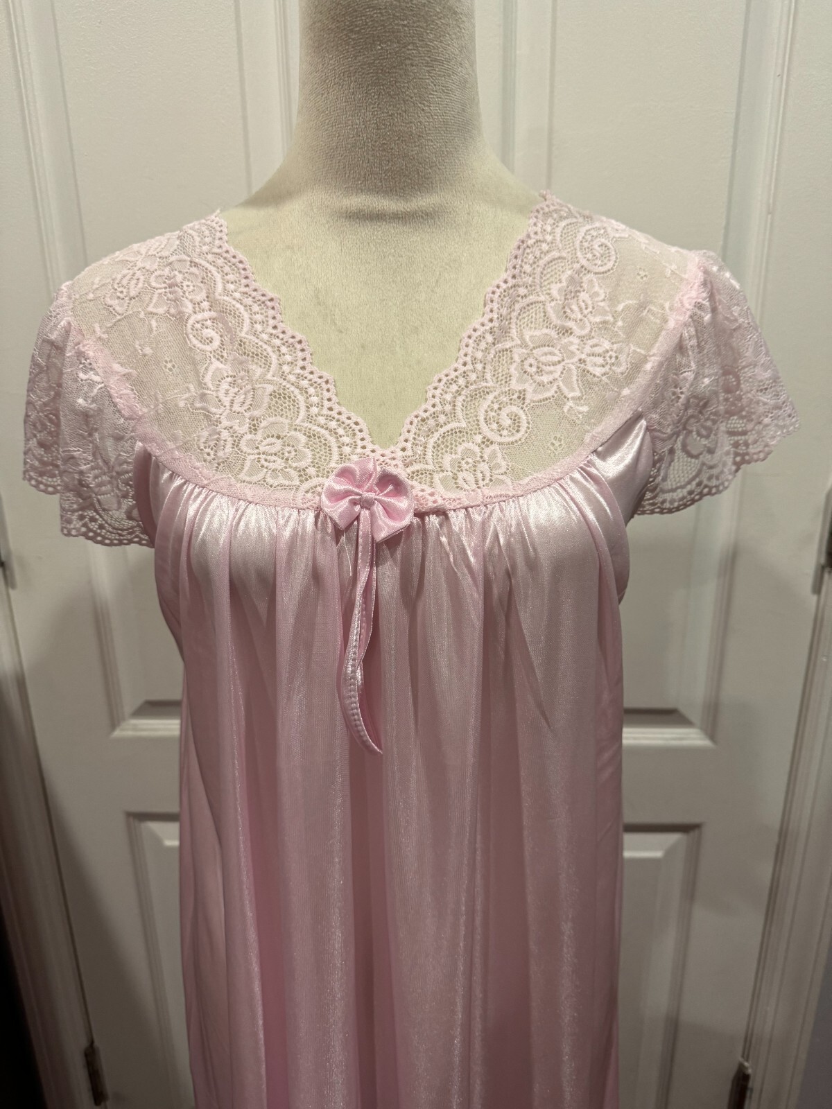 Women Light Pink Silky Short Sleeve VNeck Lace Nightgown w/bow L 38″Lx21″W