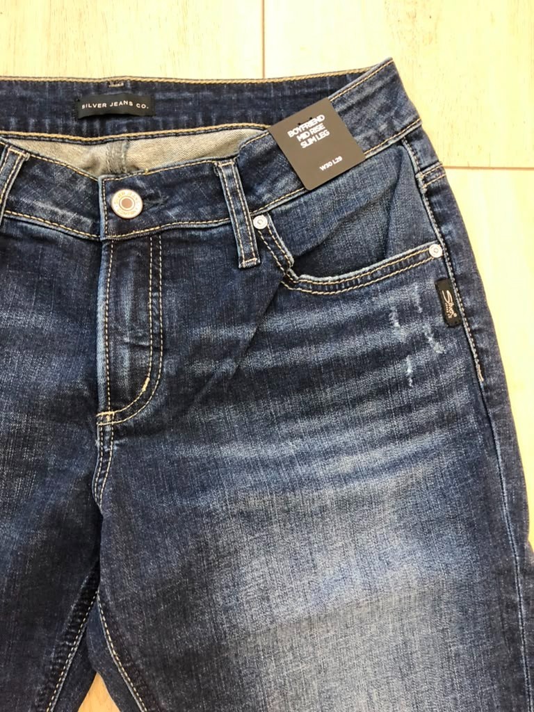 Silver Jeans Co. Women’s Chelsea Boyfriend Mid Rise Slim Leg Jeans 30W x 29L