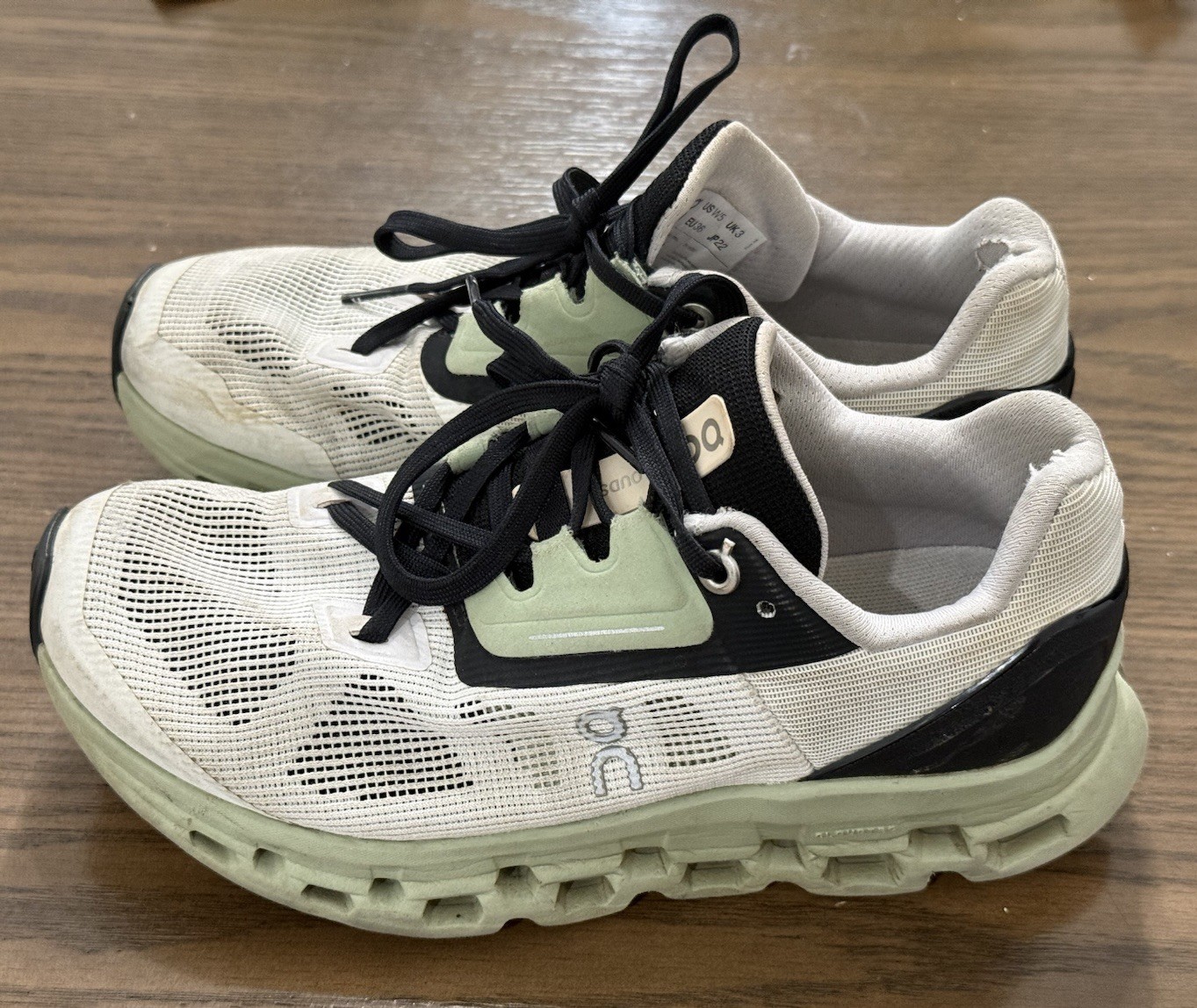 On Cloud Cloudstratus White Black Sage Green Running Shoes Sneaker Womens 5 READ