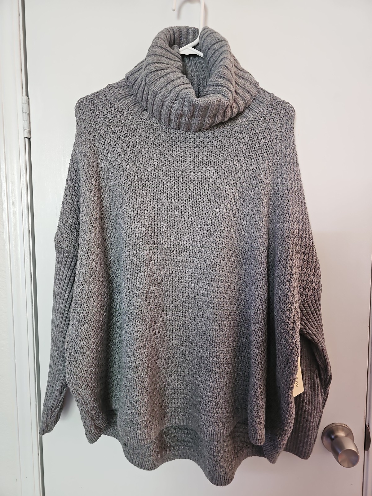 Doe & Rae Women’s Size S Slouch Contrast Cable Knit Gray Cowel Neck Sweater *NWT