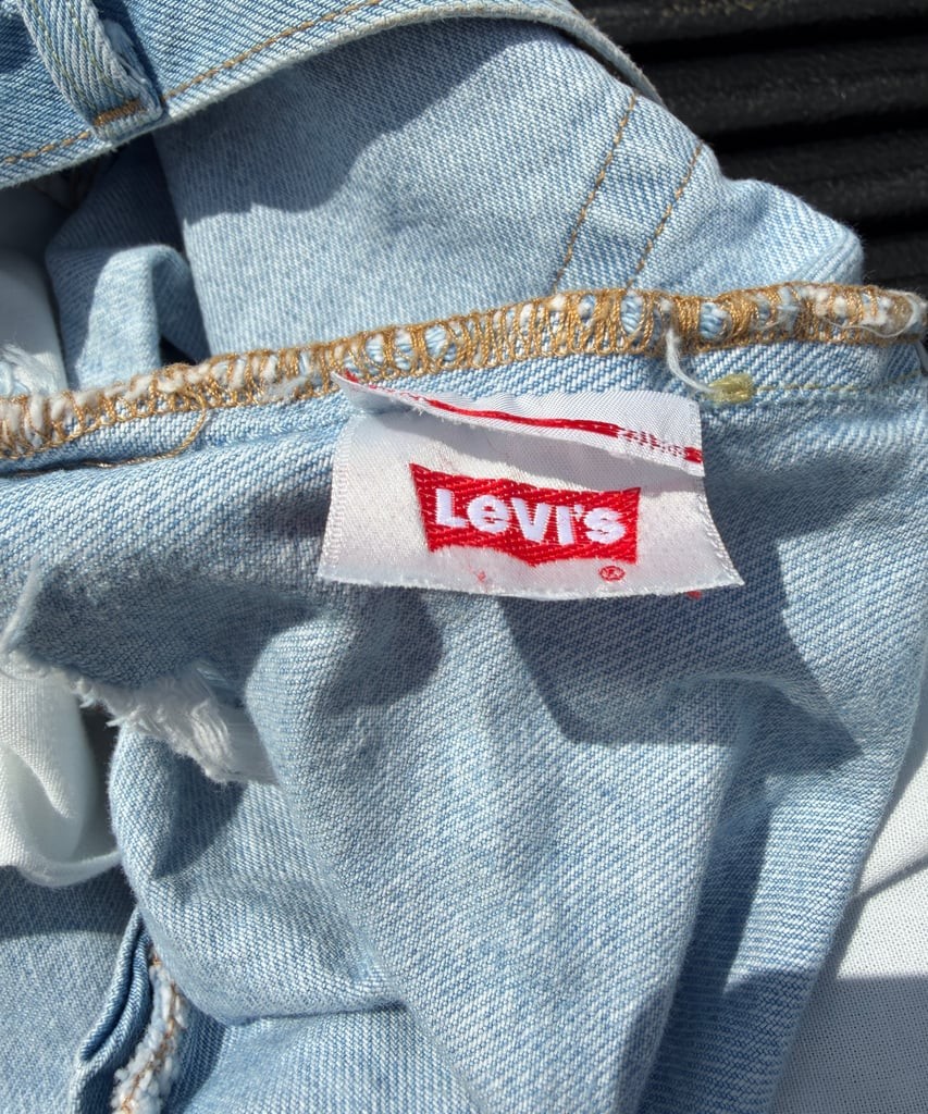 Levi’s 501 High Rise Cutoff Shorts Light Wash Distressed Size 24 W24