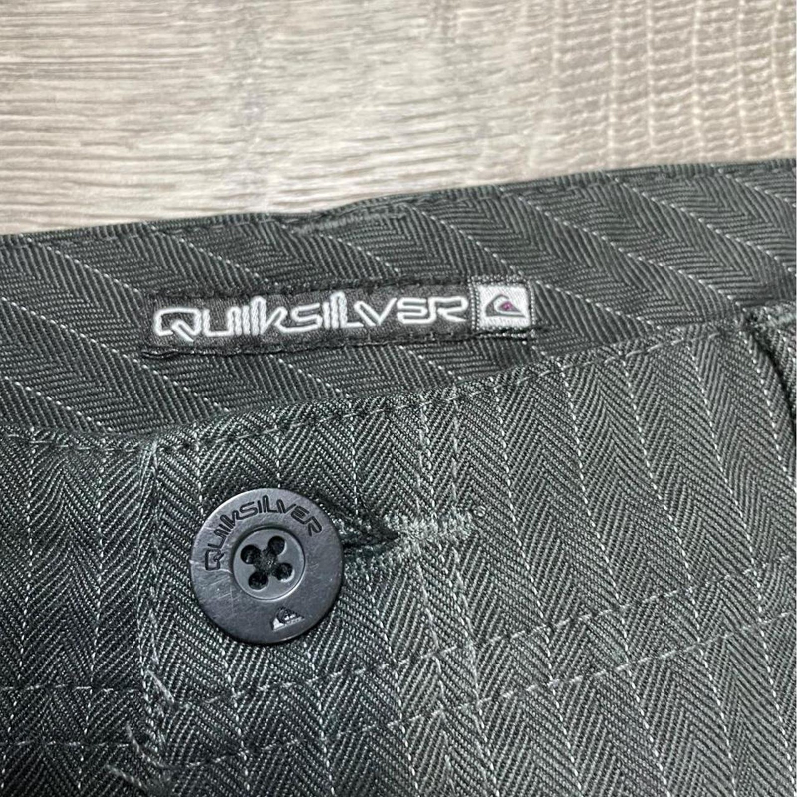 Quiksilver Vintage Grey Pinstripe Skate Shorts Embroidered Logo Y2K Size 36