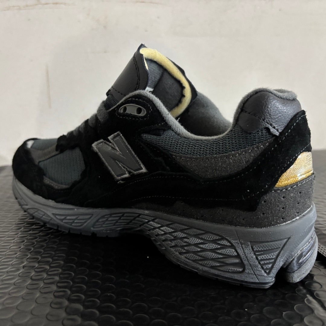 Men US 9.5 New Balance 2002R Black Grey Athletic Running Sneakers – NO BOX