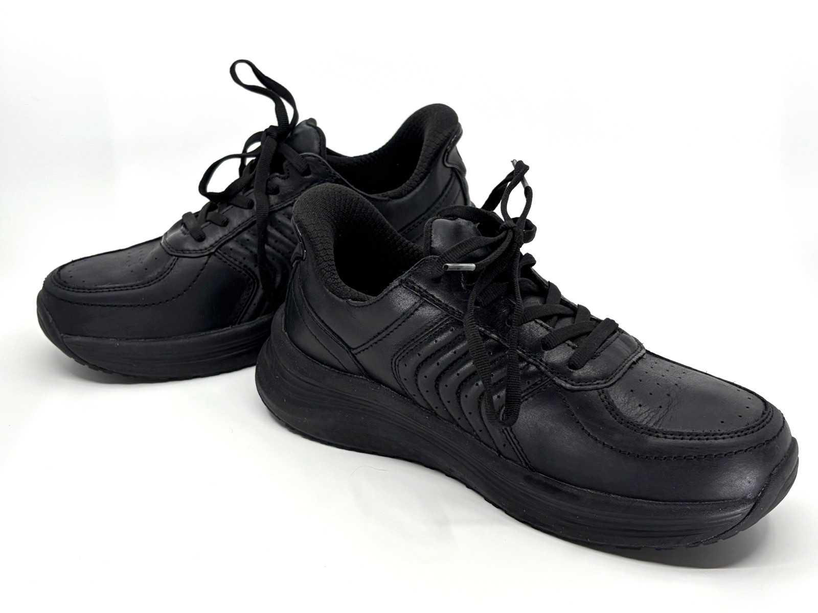 Orthofeet Roam Hands-Free Black Leather Sneaker Women Size 7 Wide – 80082